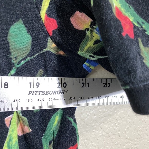 Adidas Womens Shirt Size Small Floral Cropped Black Flawed - Picture 5 of 7